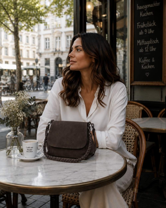 Preview: LISA SUEDE BROWN